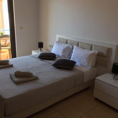 Sea And Sky Apartments Sarandë Habitación foto