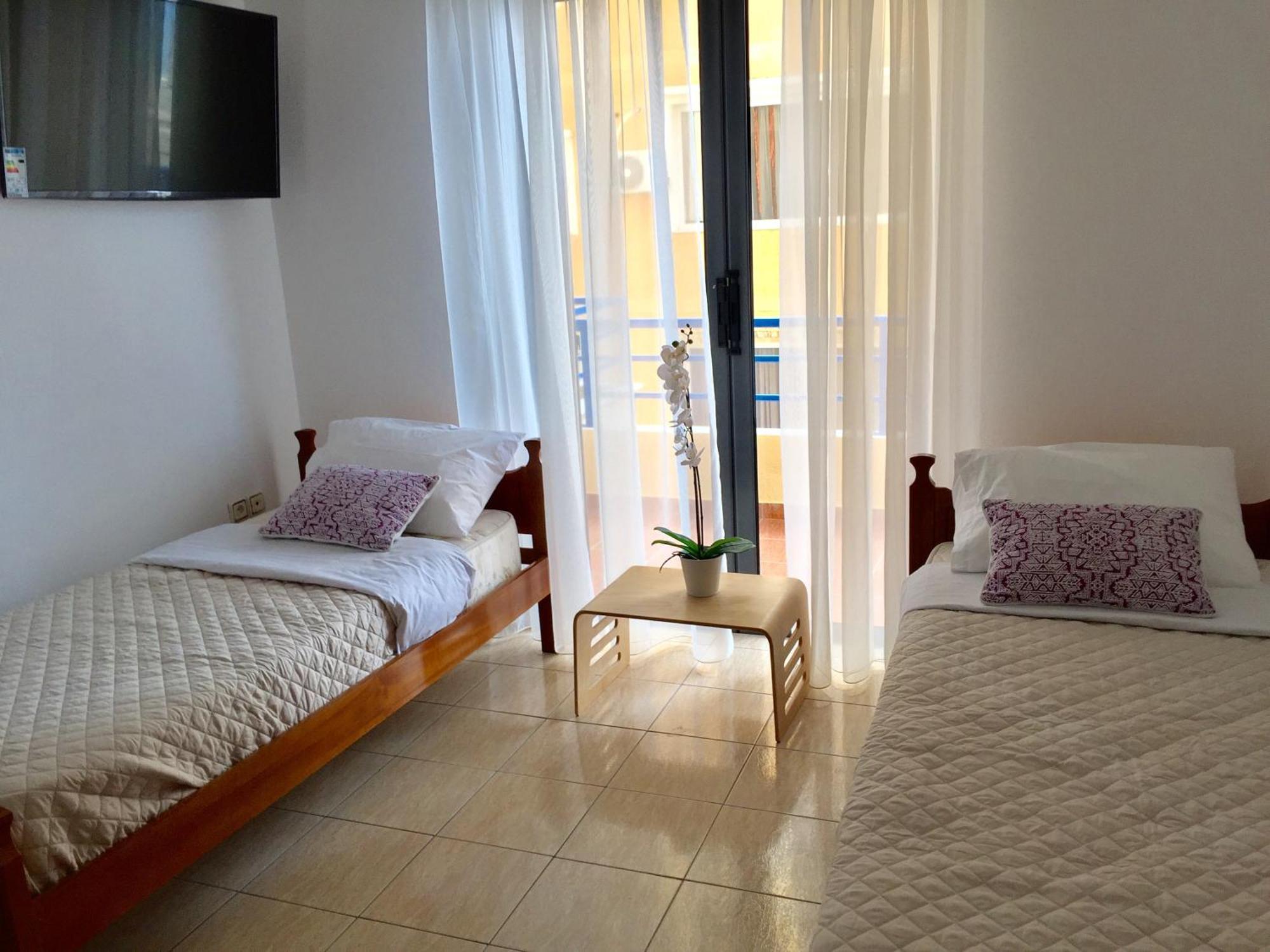 Sea And Sky Apartments Sarandë Habitación foto
